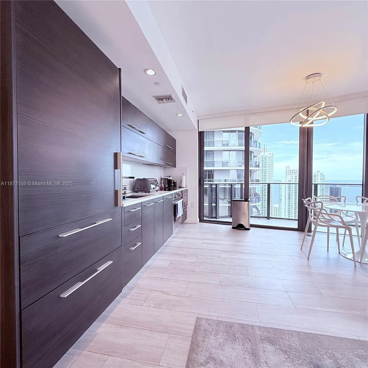 55 SW 9th St # 4003, Miami, FL 33130 photo 5