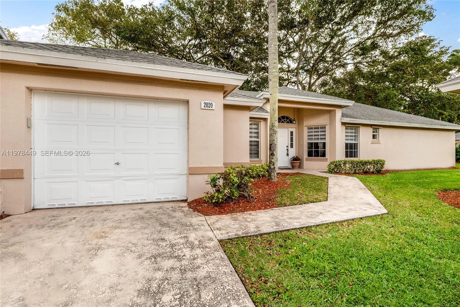 2020 SE 5th Pl, Homestead, FL 33033 photo 3