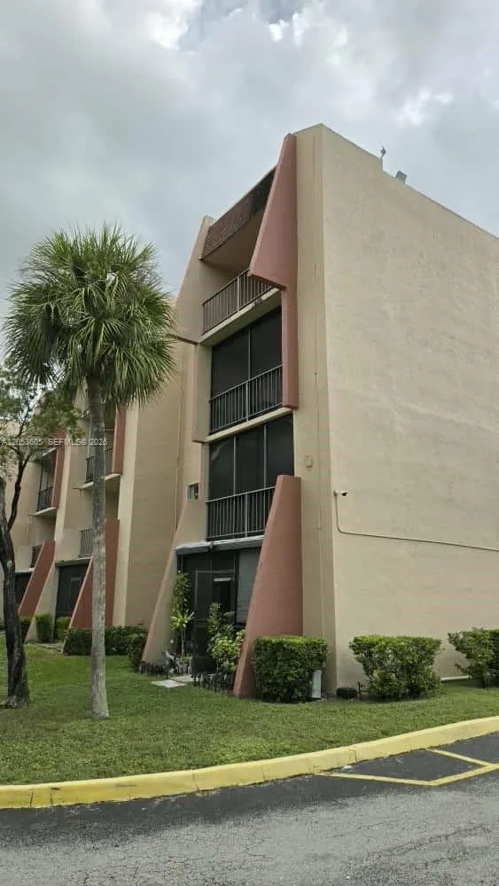 13707 Kendale Lakes Cir # PH11, Miami, FL 33183