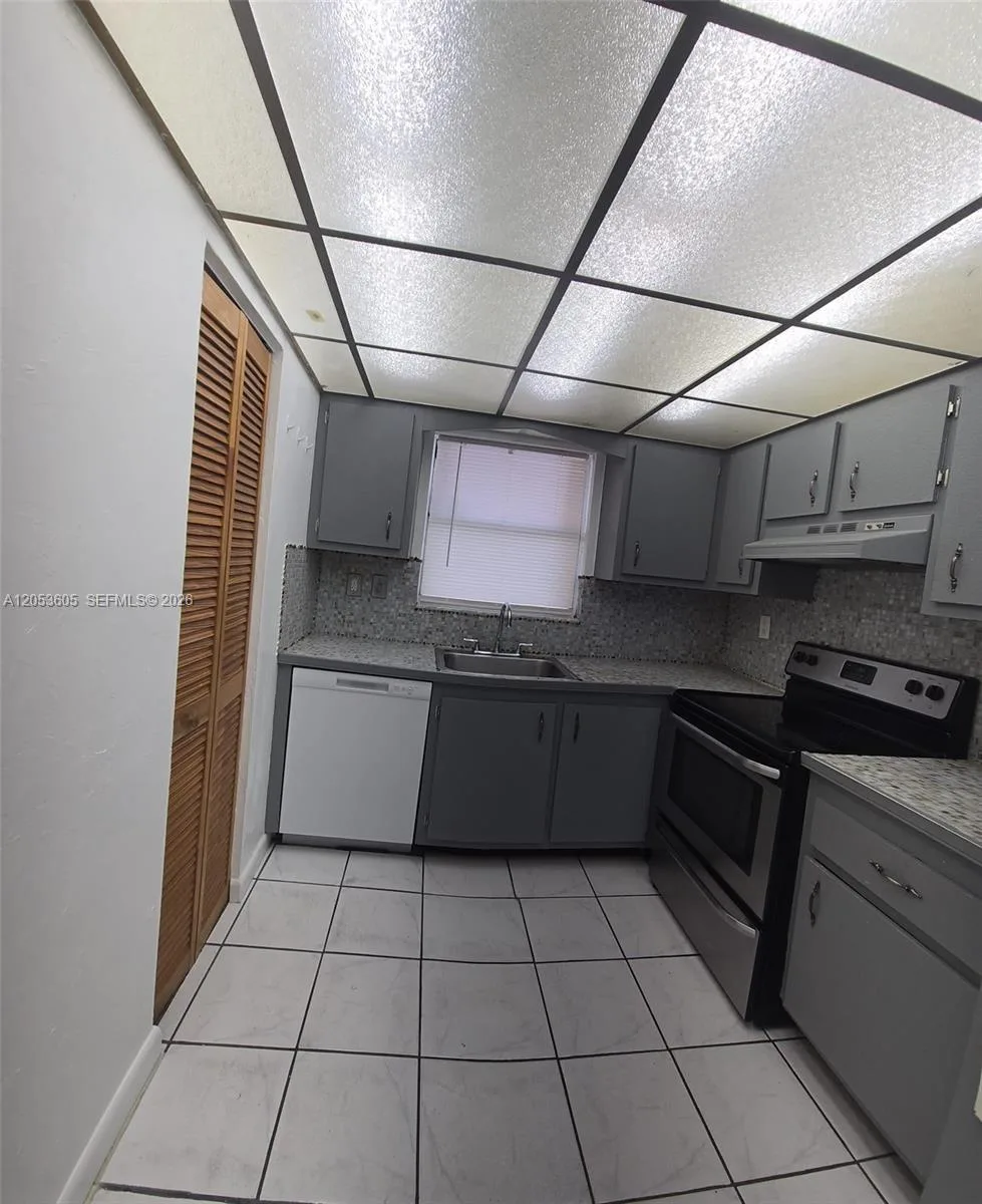 13707 Kendale Lakes Cir # PH11, Miami, FL 33183 photo 6