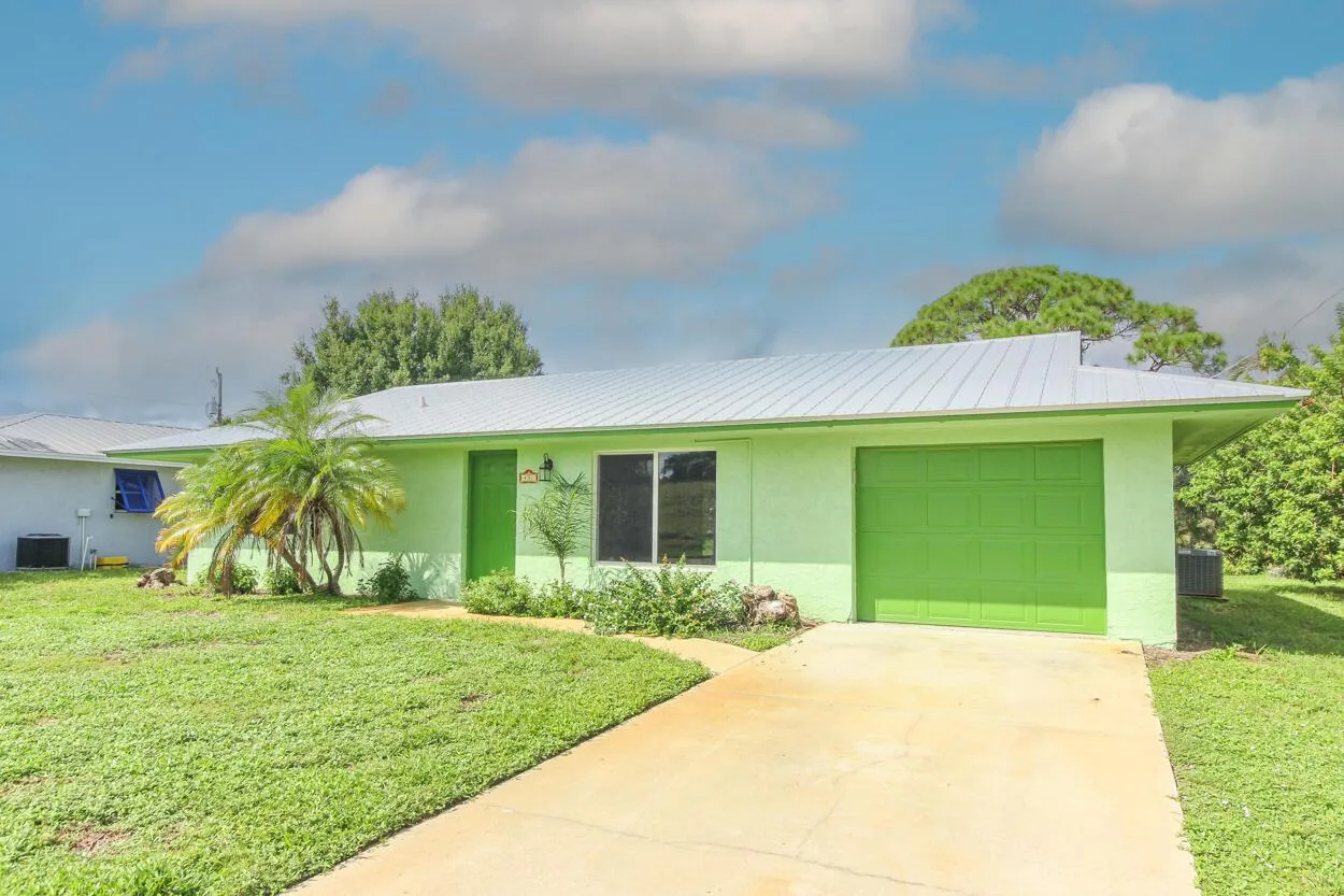 431 NE Julia Court, Jensen Beach, FL 34957 photo 3