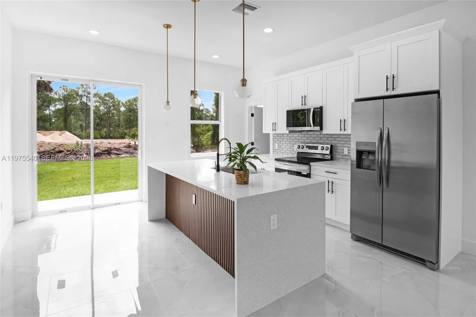 633 S WABASSO, Lehigh Acres, FL 33974 photo 4