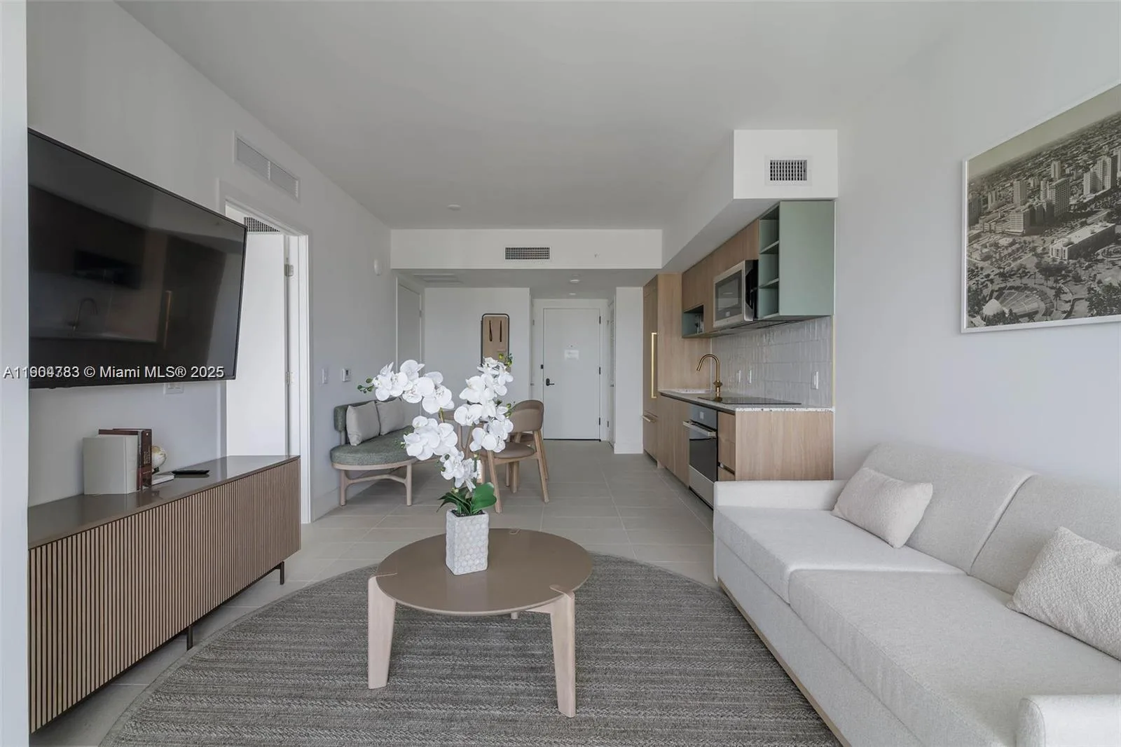 159 NE 6th St # 3404, Miami, FL 33132 photo 2