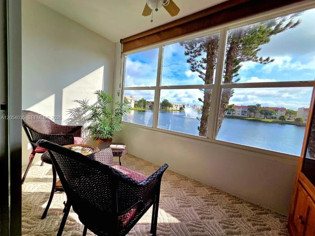 2950 W Sunrise Lakes Dr # 208, Sunrise, FL 33322