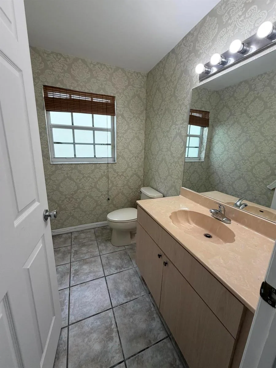 4172 Pine Hollow Circle, FL 33463 photo 12