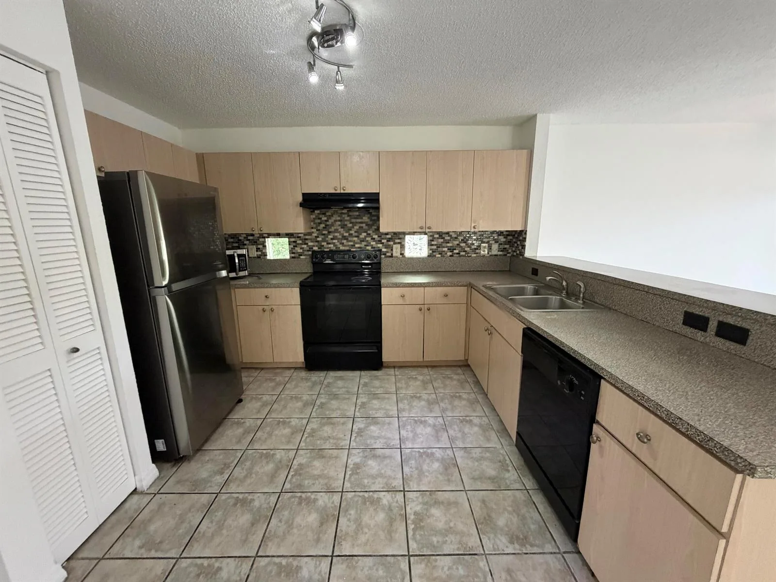 4172 Pine Hollow Circle, FL 33463 photo 6