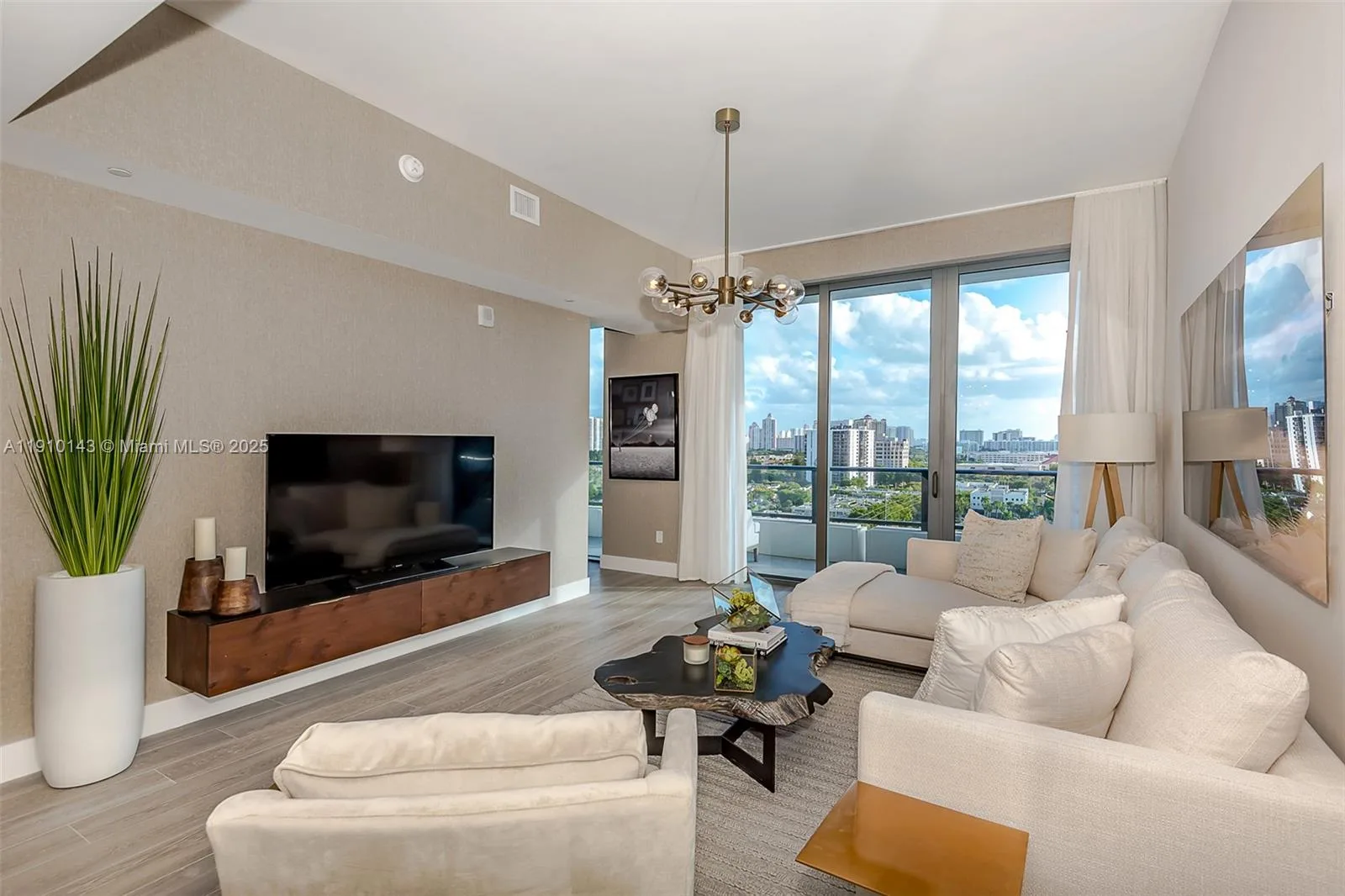 2960 NE 207th St # 1112, Aventura, FL 33180