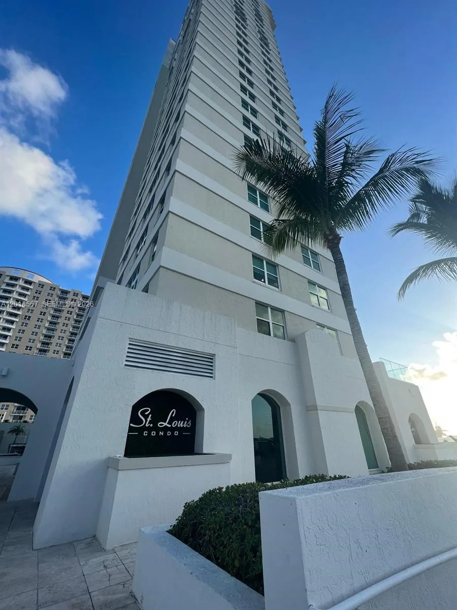 800 Claughton Island Dr # 402, Miami, FL 33131 photo 2