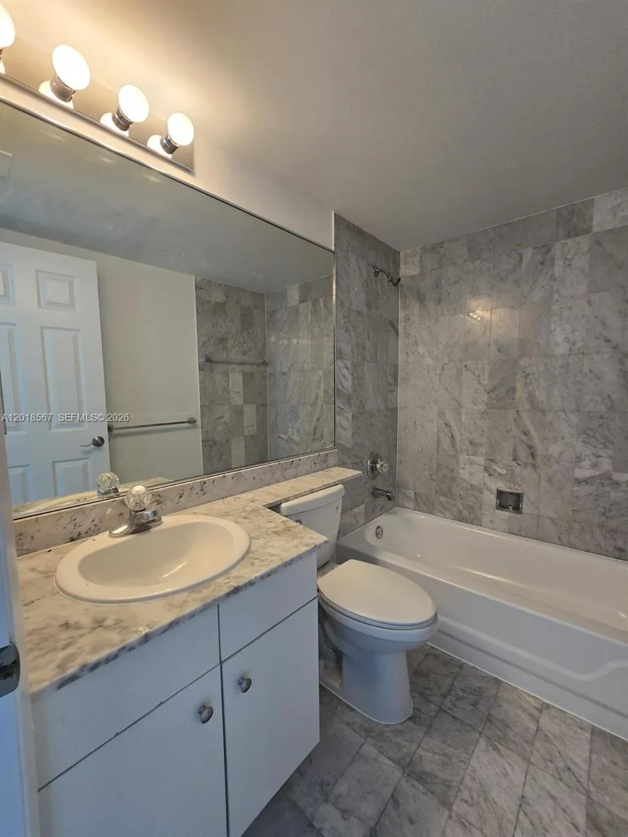 800 Claughton Island Dr # 402, Miami, FL 33131 photo 9
