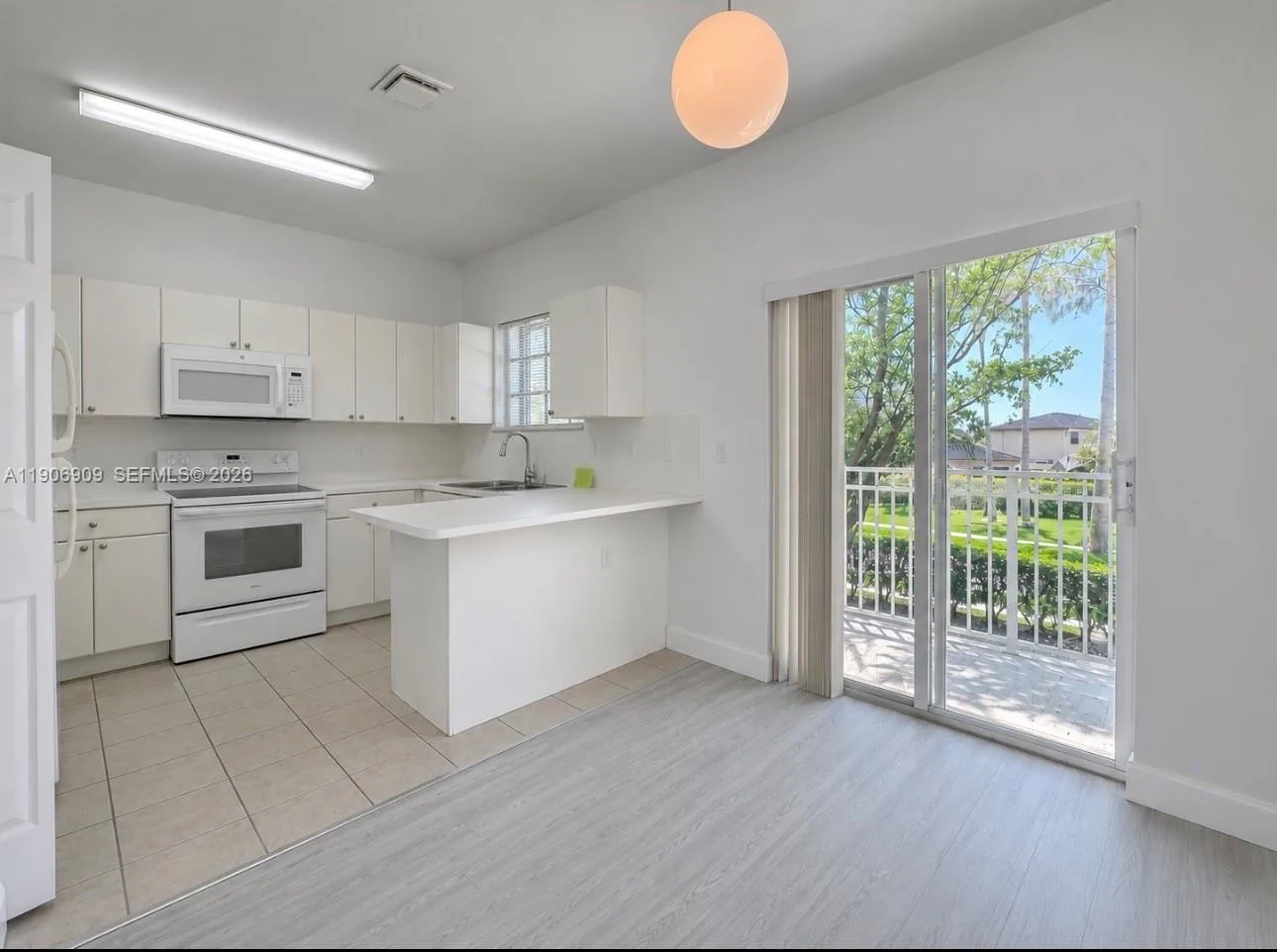 2590 NE 3rd Dr # 203, Homestead, FL 33033 photo 2