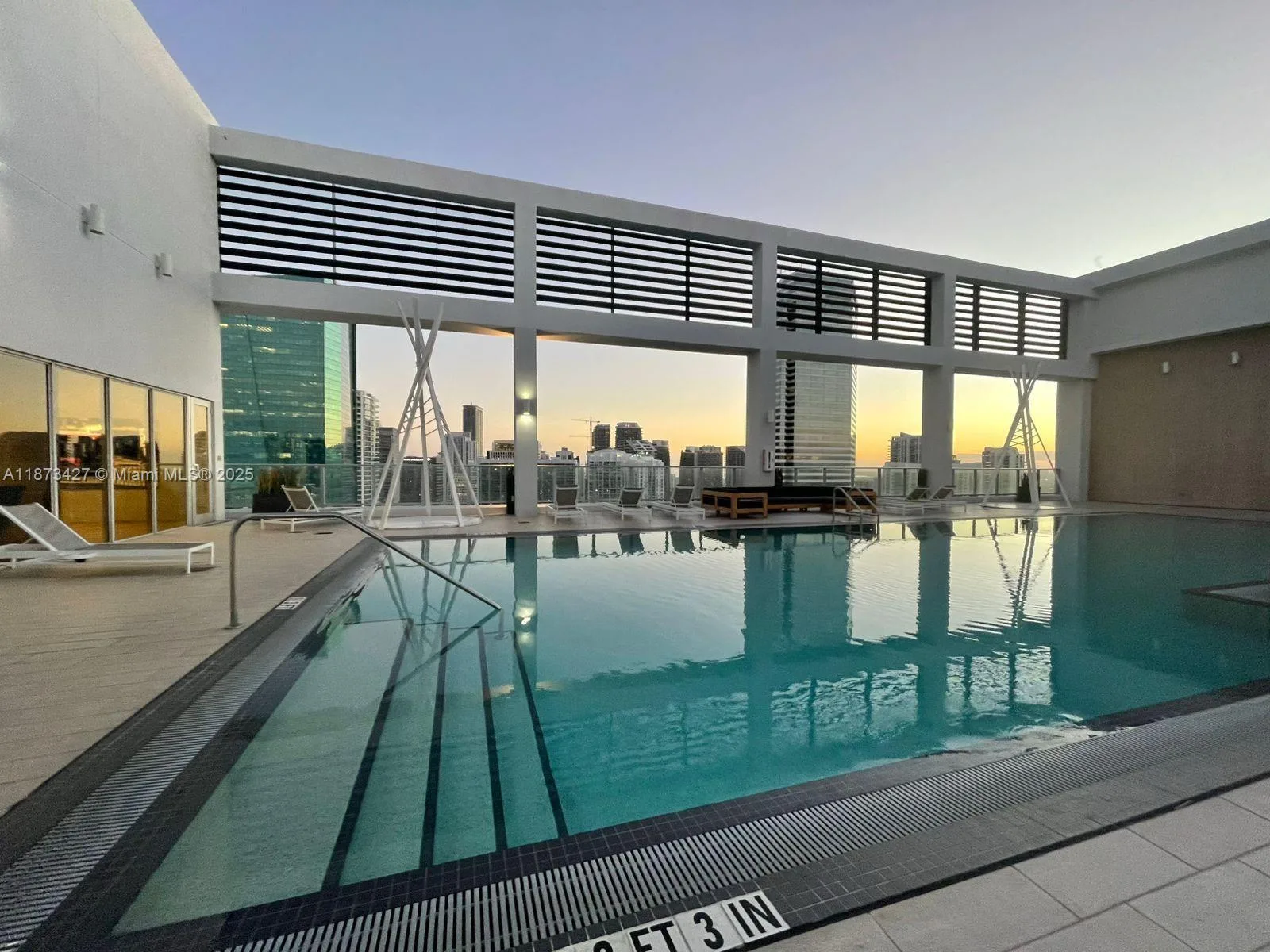 151 SE 1st St # 1111, Miami, FL 33131 photo 2