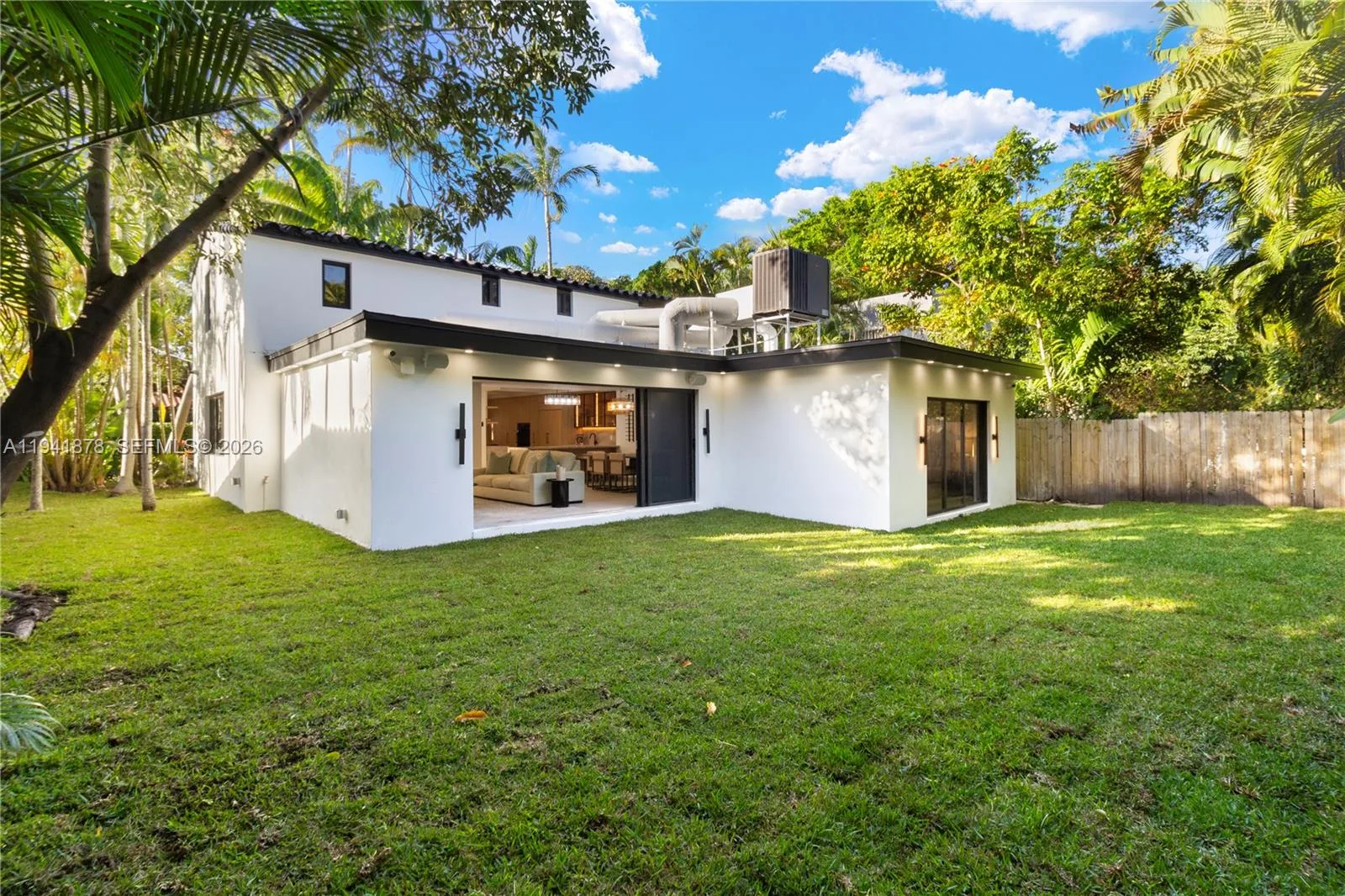 435 W 43rd St, Miami Beach, FL 33140 photo 2