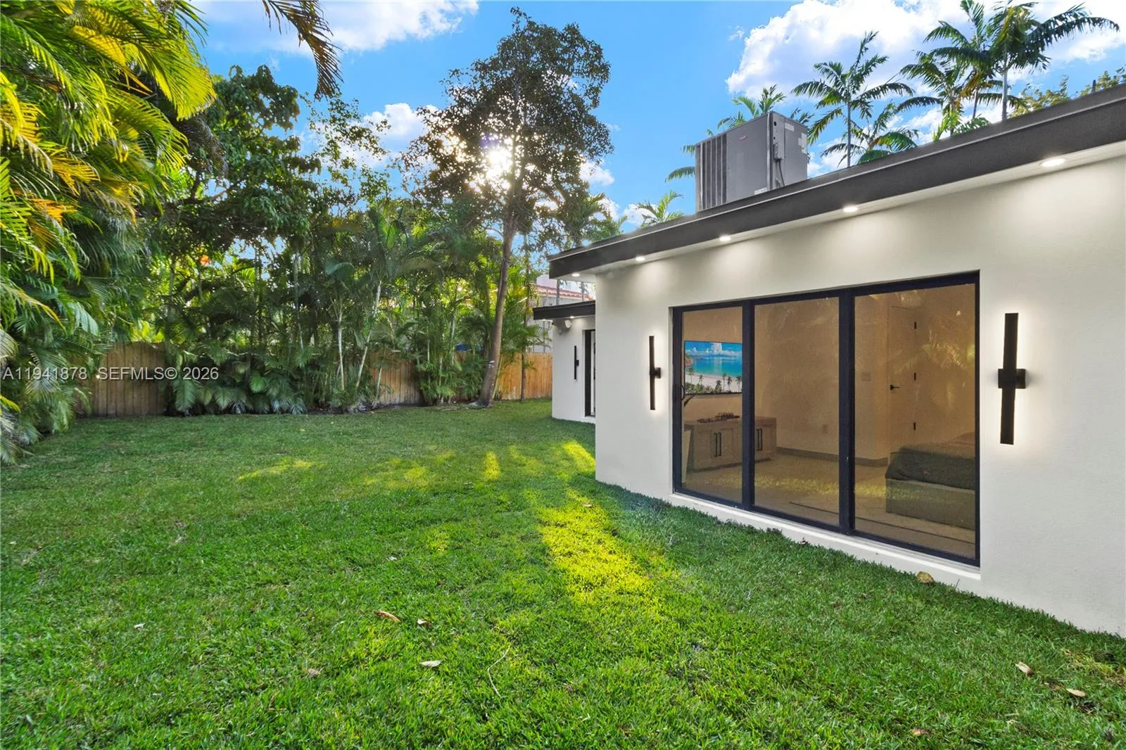 435 W 43rd St, Miami Beach, FL 33140 photo 3