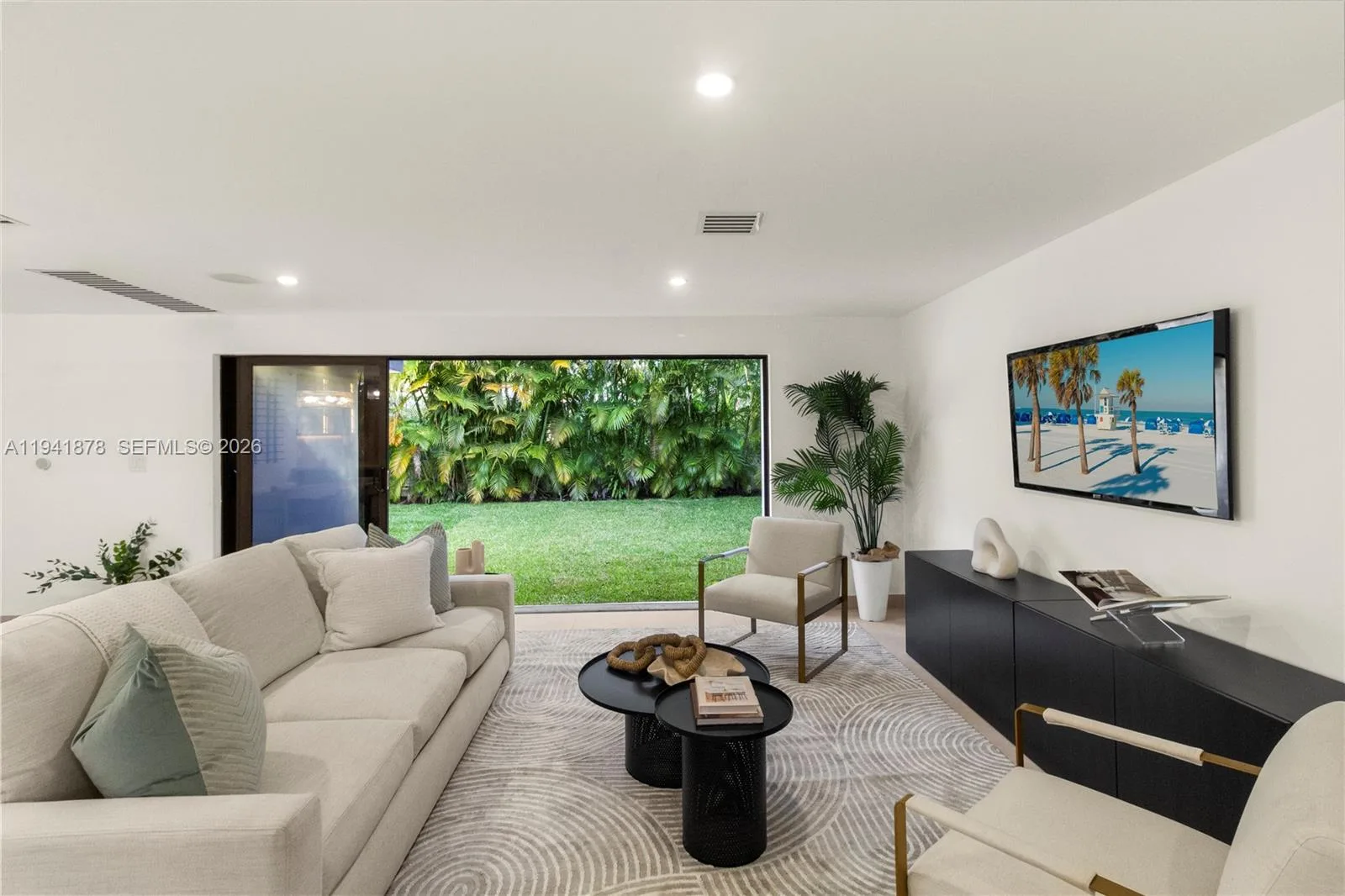 435 W 43rd St, Miami Beach, FL 33140 photo 4
