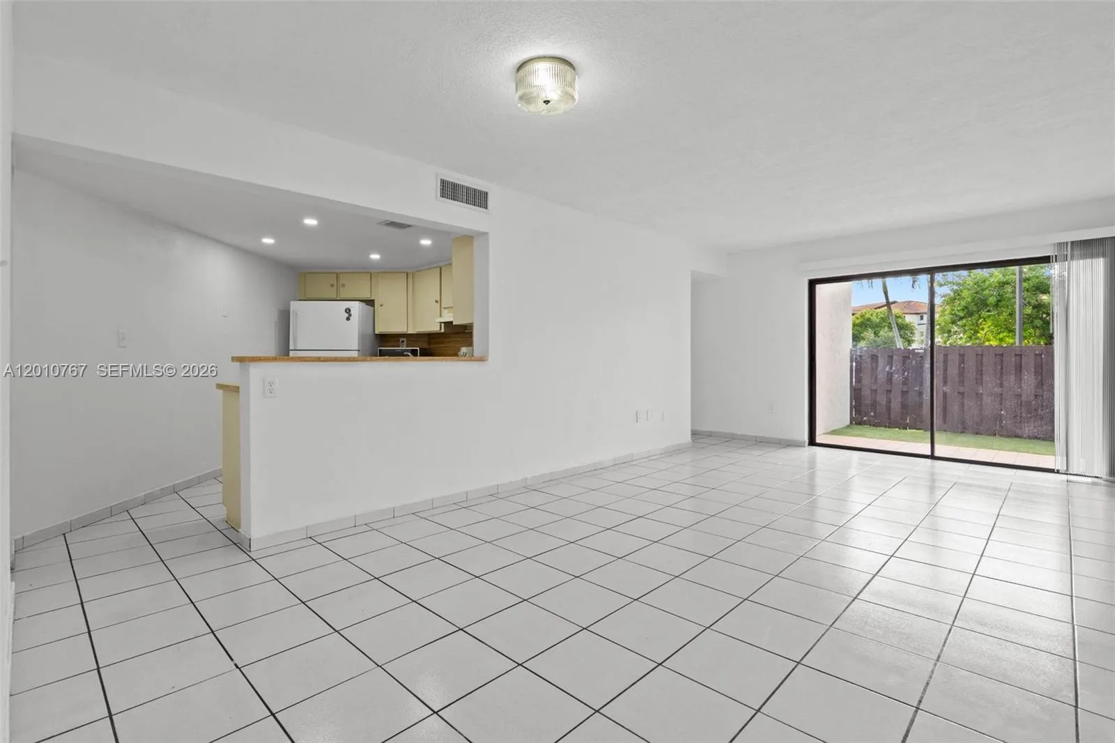 9431 Fontainebleau Blvd # 112, Miami, FL 33172 photo 4