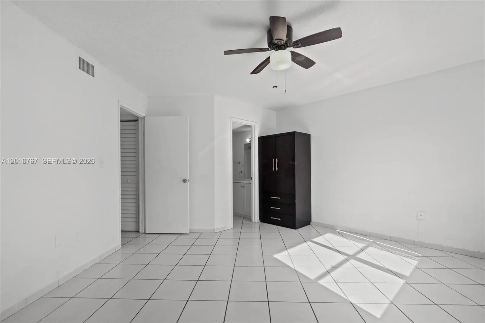 9431 Fontainebleau Blvd # 112, Miami, FL 33172 photo 9