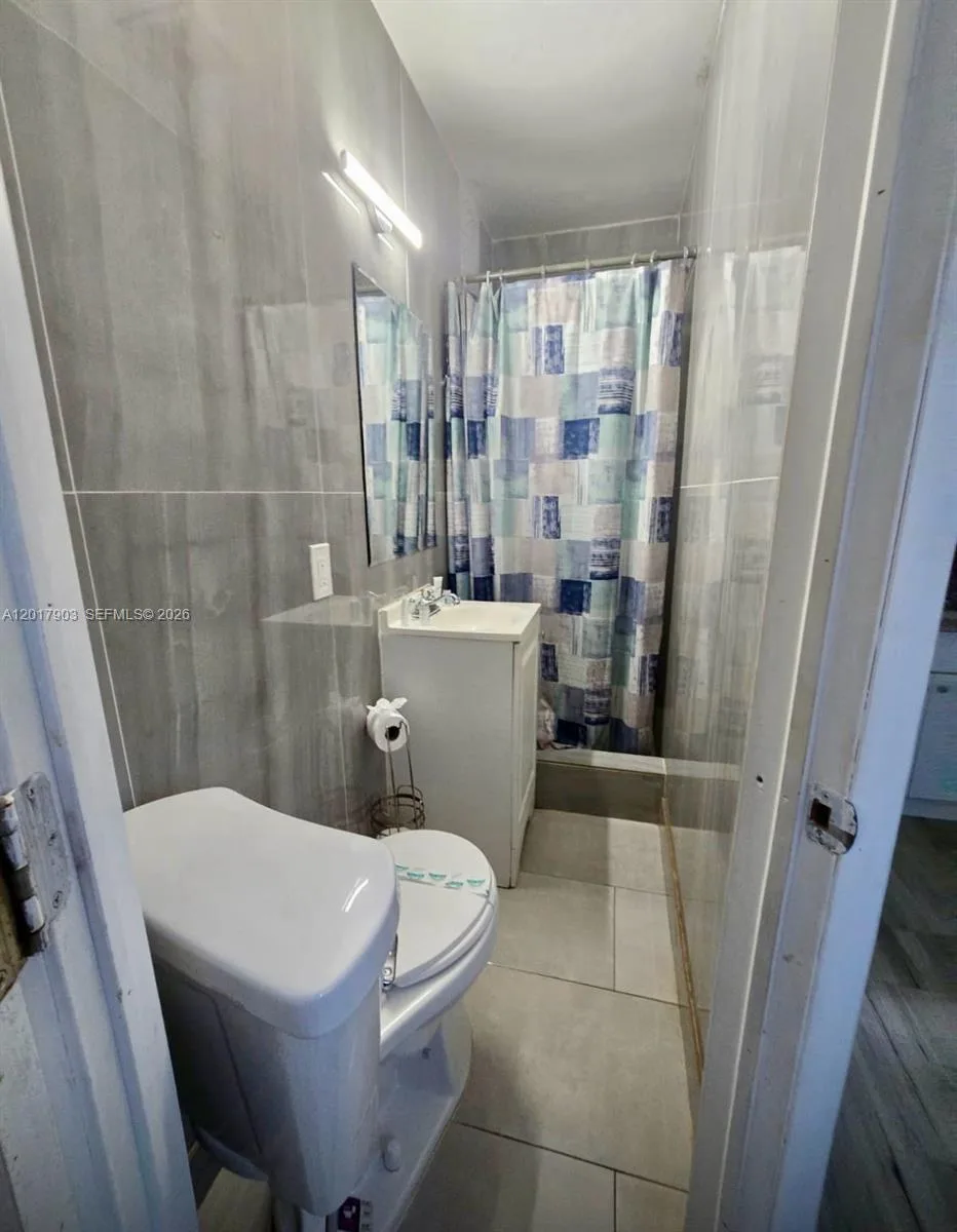 109 SE 9th St # 6, Hallandale Beach, FL 33009