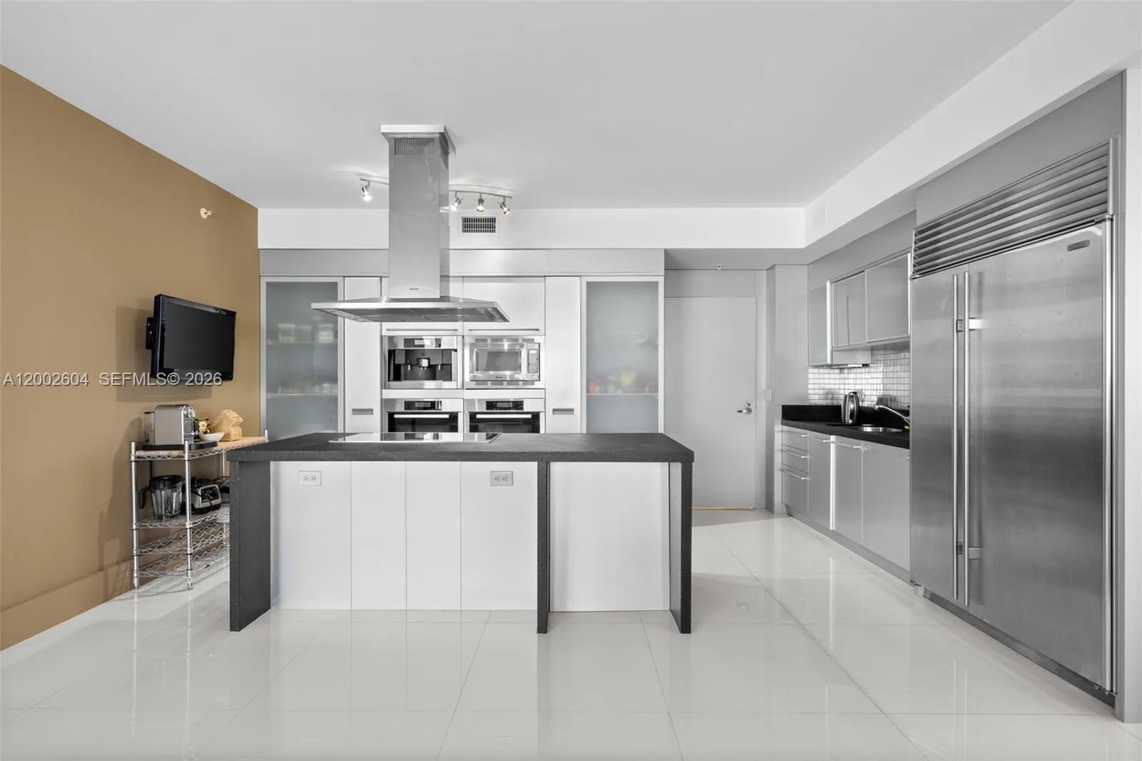 18201 Collins Ave # 709, Sunny Isles Beach, FL 33160 photo 11