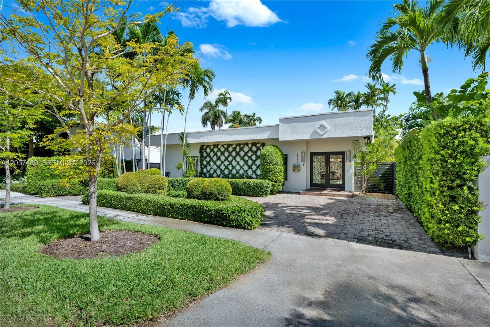 1777 Daytonia Rd, Miami Beach, FL 33141