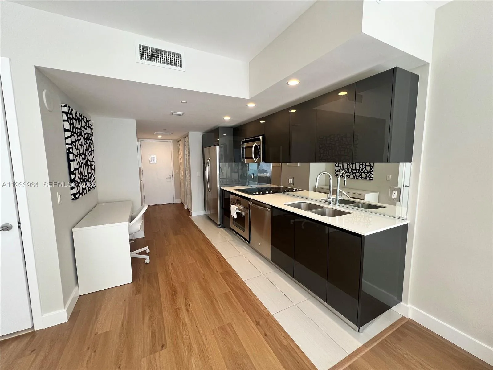 31 SE 6th St # 703, Miami, FL 33131 photo 3