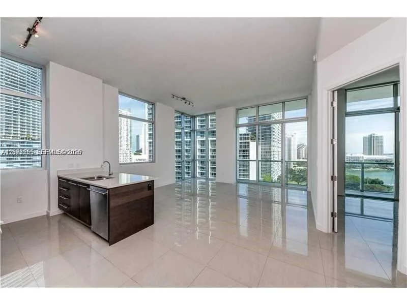 500 Brickell Ave # 1101, Miami, FL 33131