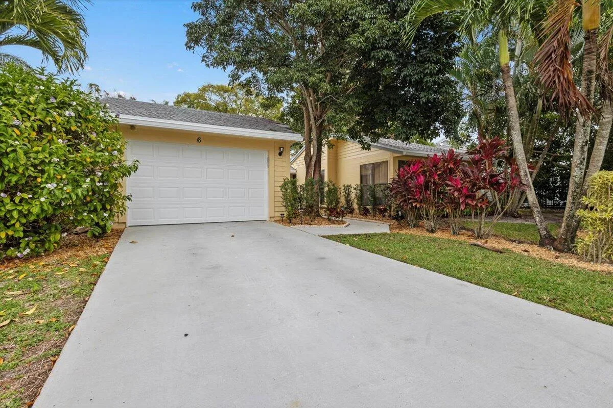 6691 S Pine Court, West Palm Beach, FL 33418