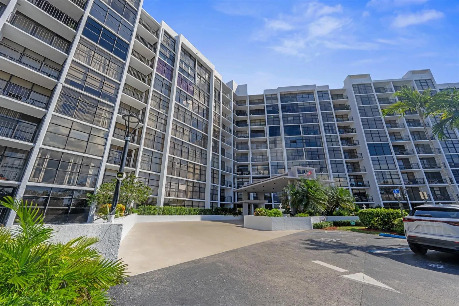 600 Parkview Drive # 1111 (PH11), Hallandale Beach, FL 33009