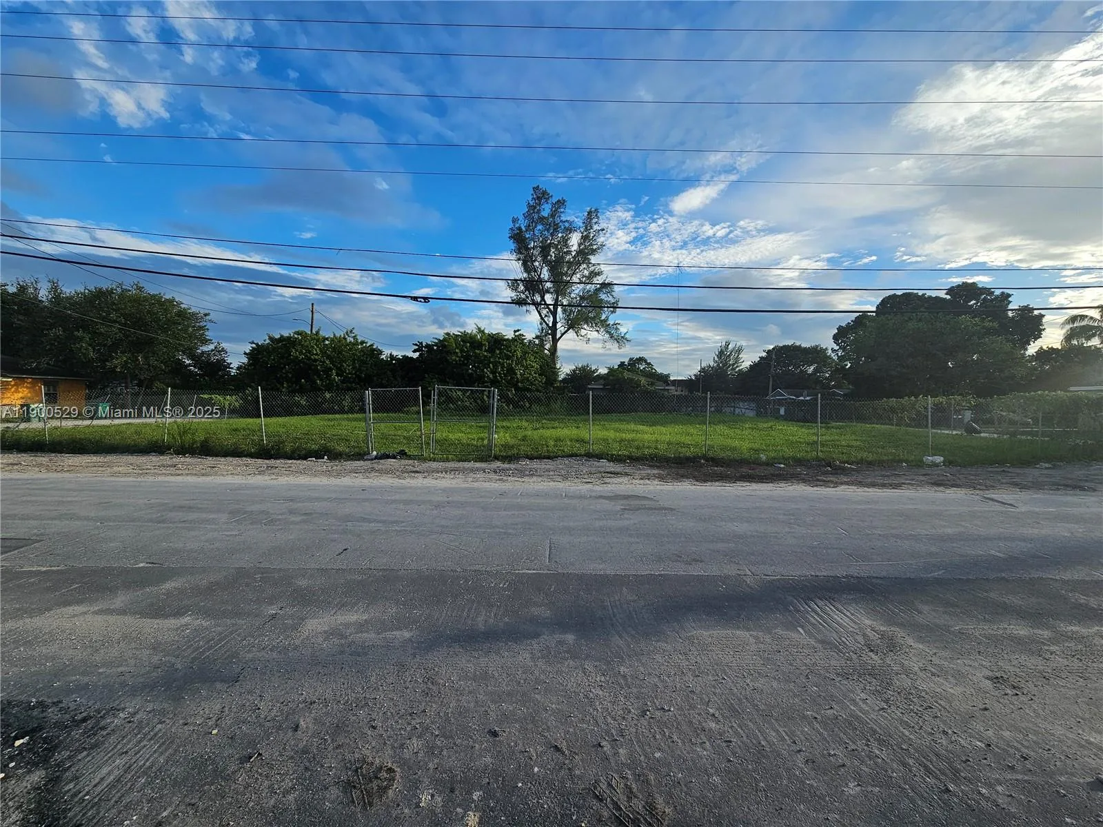 2140 NW 76th St, Miami, FL 33147 photo 2