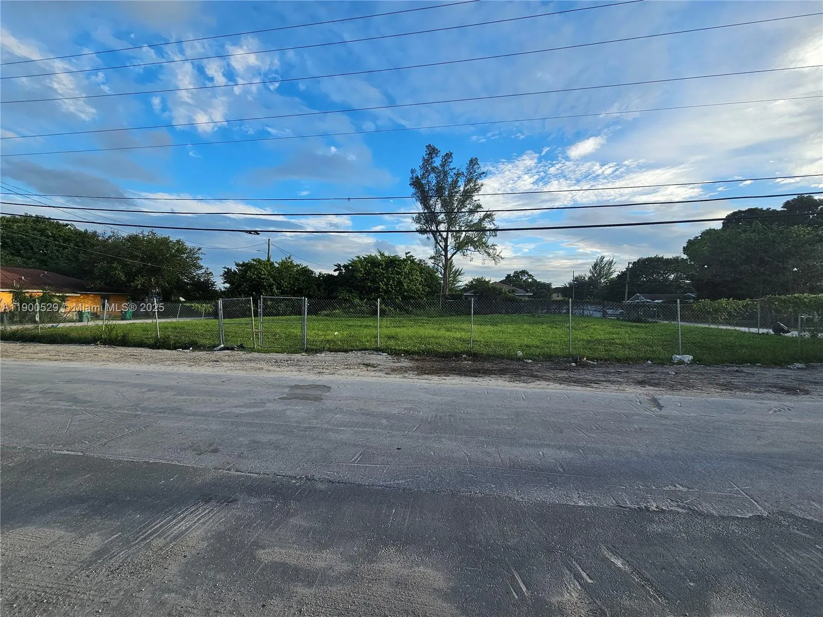 2140 NW 76th St, Miami, FL 33147 photo 3