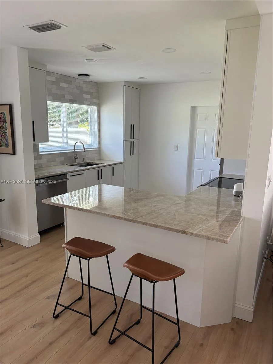 3397 NE 20th Ave, Oakland Park, FL 33306 photo 7