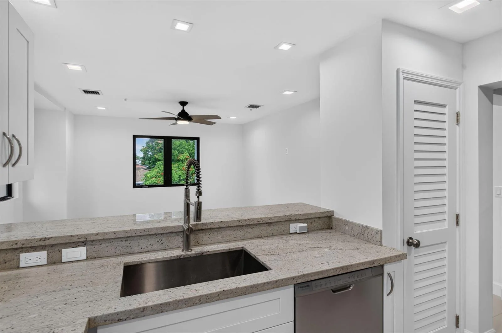 444 NW 41ST Street, Oakland Park, FL 33309 photo 4