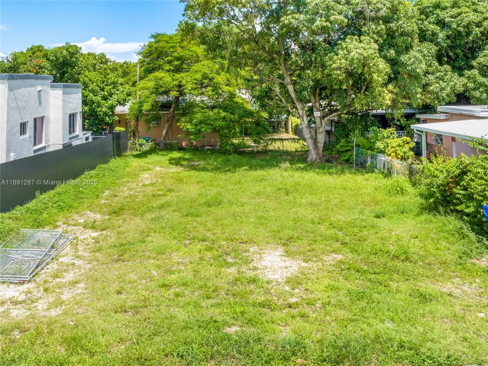 1881 NW 4th St, Miami, FL 33125 photo 2