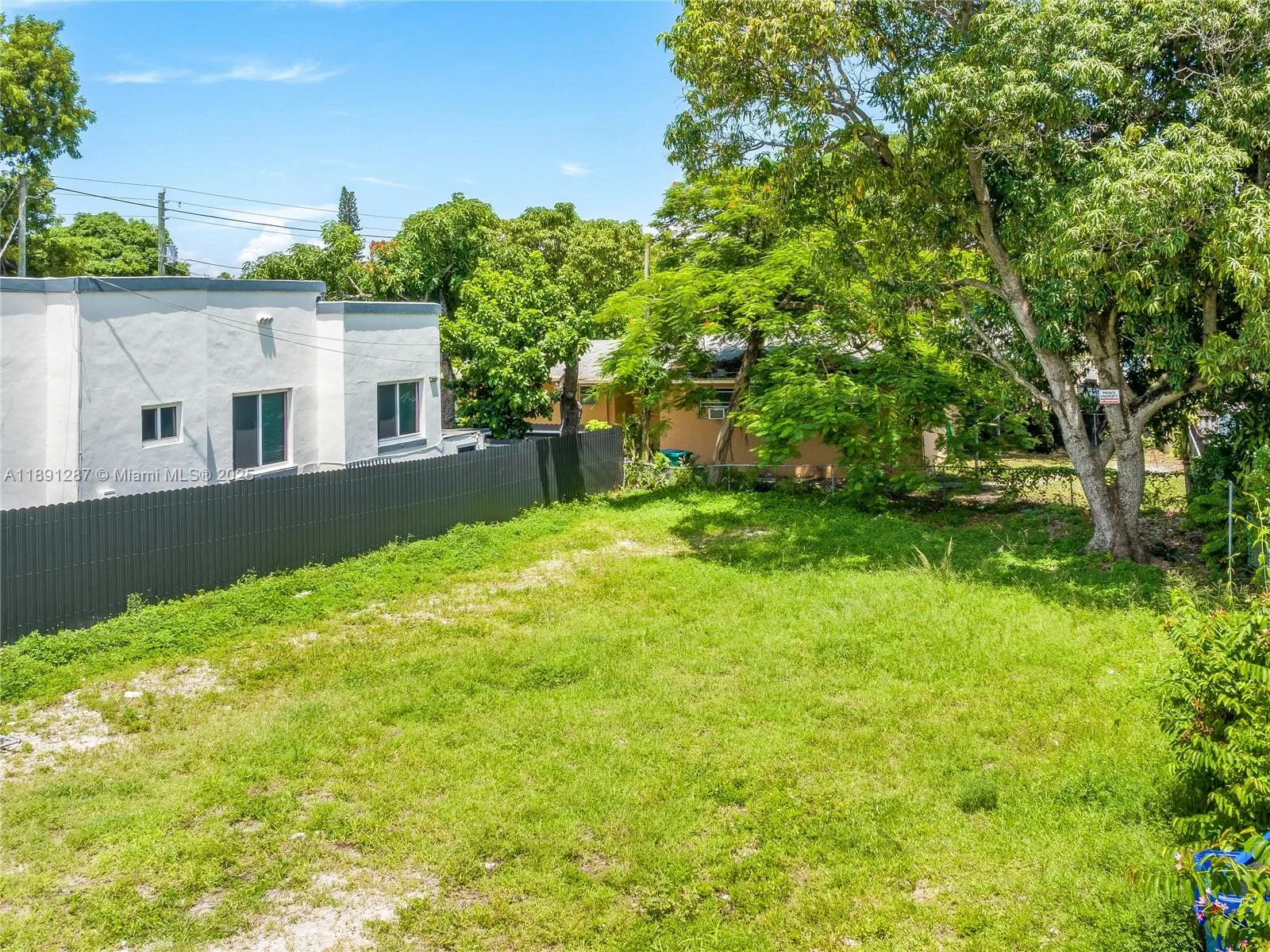 1881 NW 4th St, Miami, FL 33125 photo 3