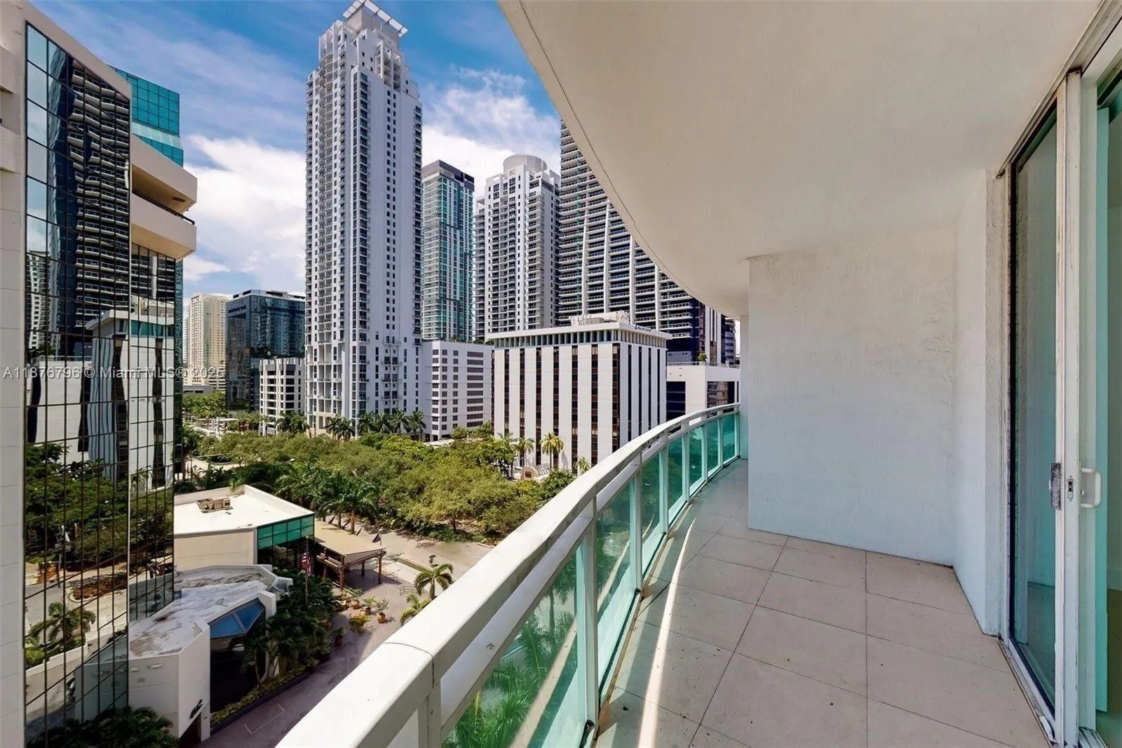 951 Brickell Ave # 810, Miami, FL 33131