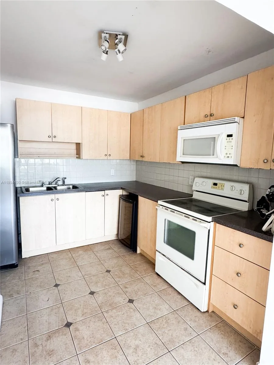 2025 NE 164th St # 206, North Miami Beach, FL 33162 photo 8