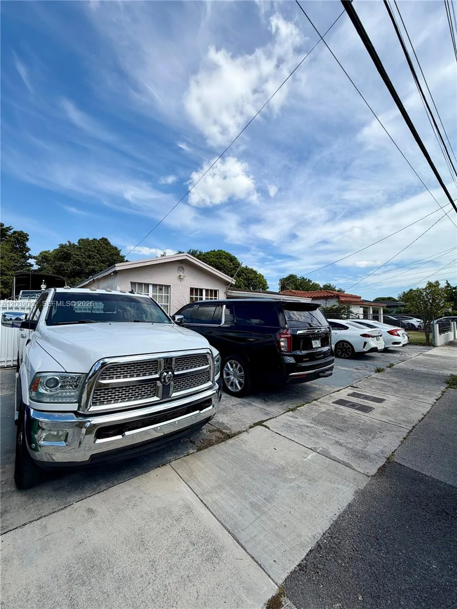 400 NW 44th Ave, Miami, FL 33126 photo 3