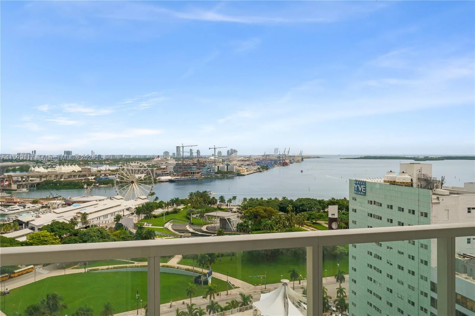 253 NE 2nd St # 2003, Miami, FL 33132 photo 2