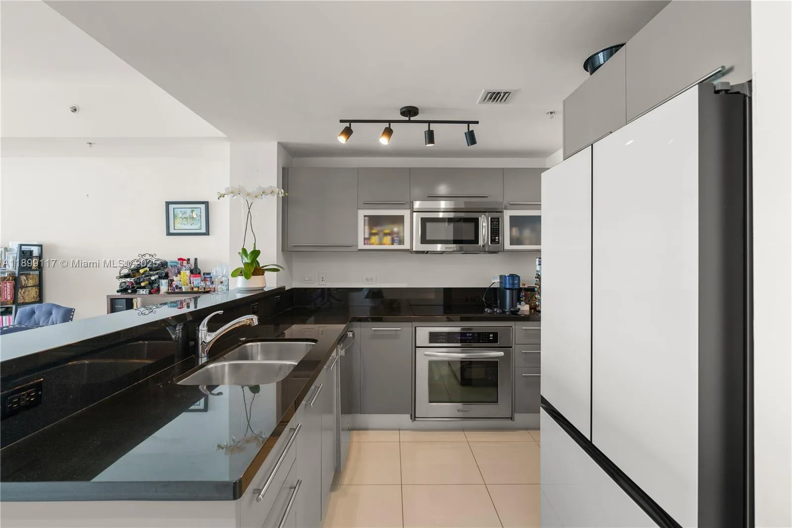 253 NE 2nd St # 2003, Miami, FL 33132 photo 8