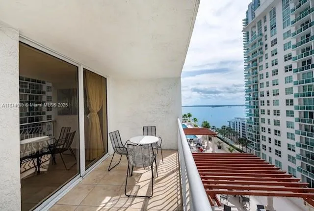 1200 Brickell Bay Dr # 1617, Miami, FL 33131