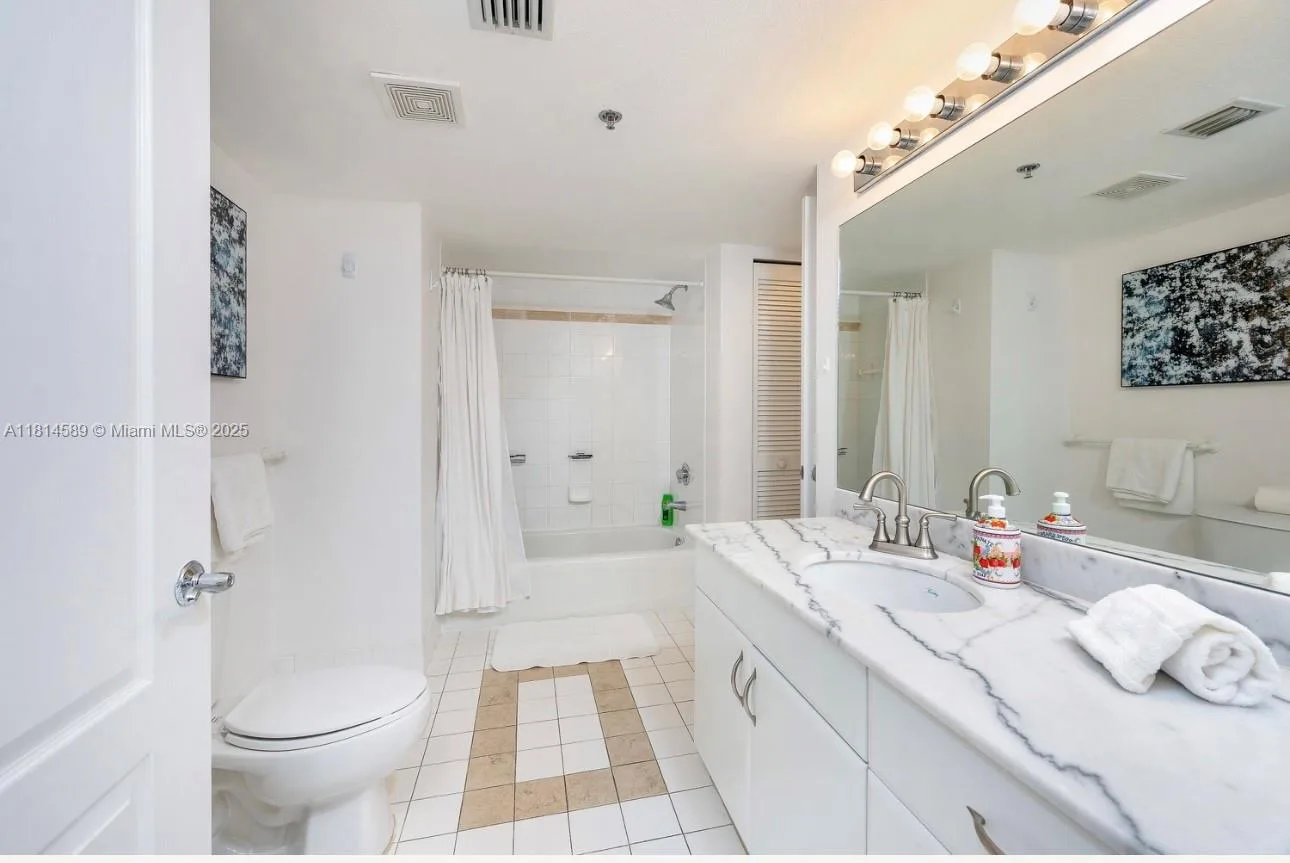 1200 Brickell Bay Dr # 1617, Miami, FL 33131 photo 6