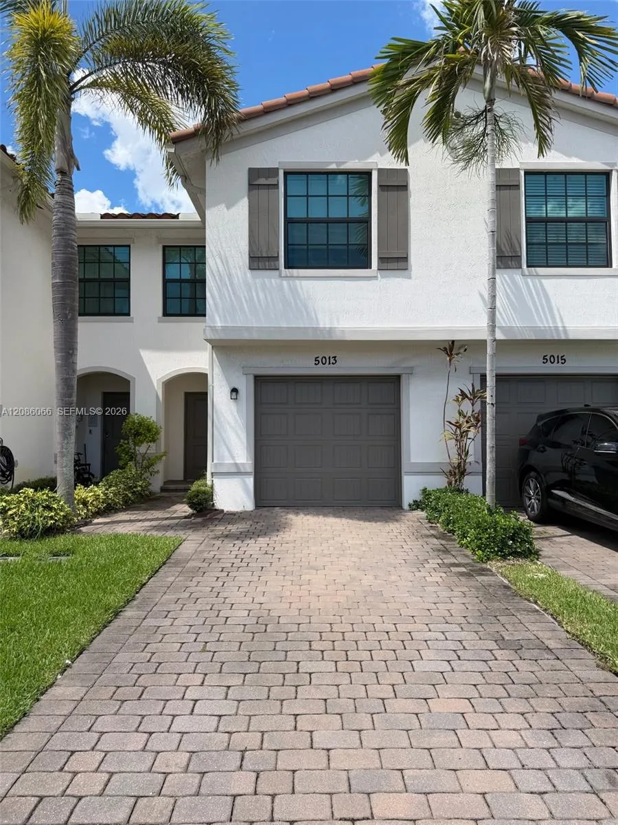 5013 Woods Edge Cir, Riviera Beach, FL 33410