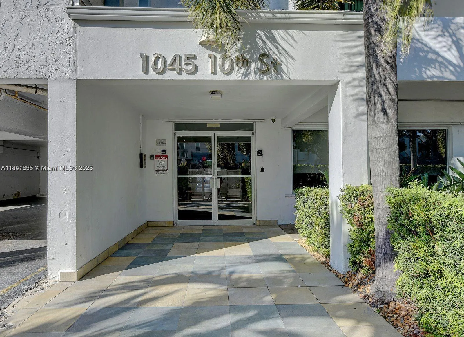 1045 10th St # 907, Miami Beach, FL 33139 photo 2