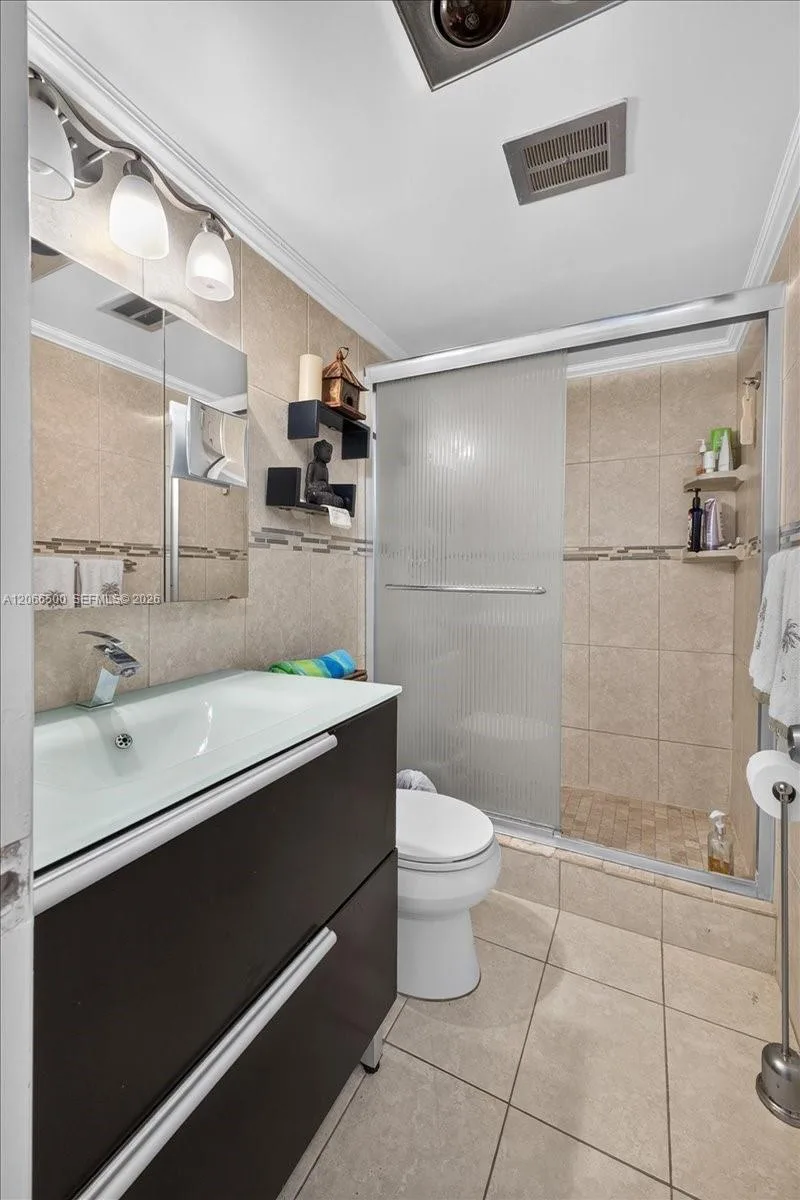 180 NE 12th Ave # 11D, Hallandale Beach, FL 33009 photo 10