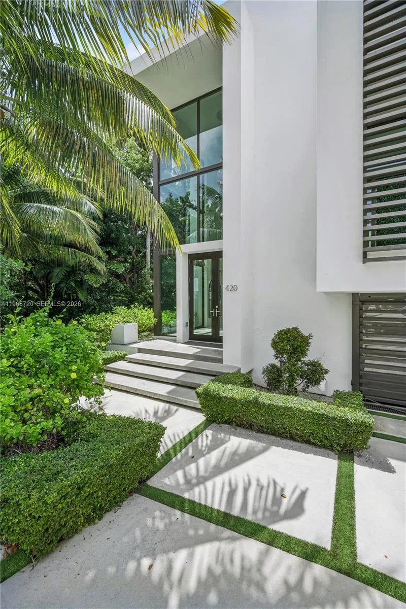 420 N Hibiscus Dr, Miami Beach, FL 33139 photo 2