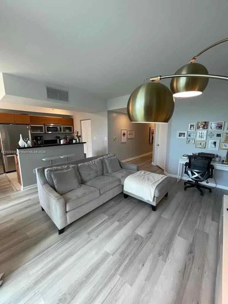 244 Biscayne Blvd # 608, Miami, FL 33132