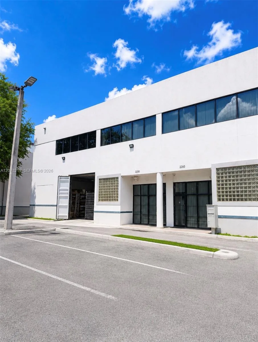2250 NW 102nd Pl, Doral, FL 33172