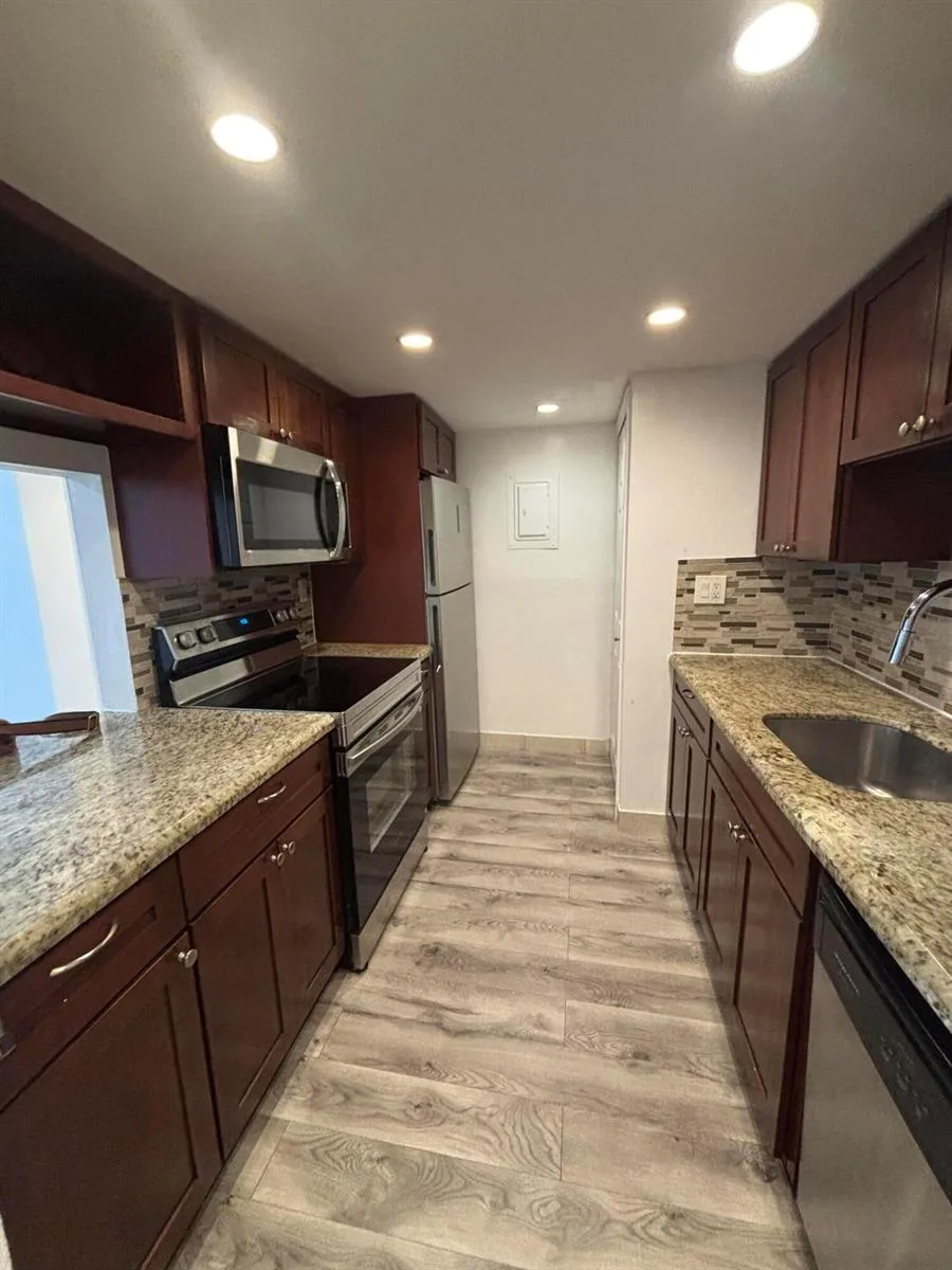 220 LAKEVIEW Drive # 103, Weston, FL 33326 photo 12