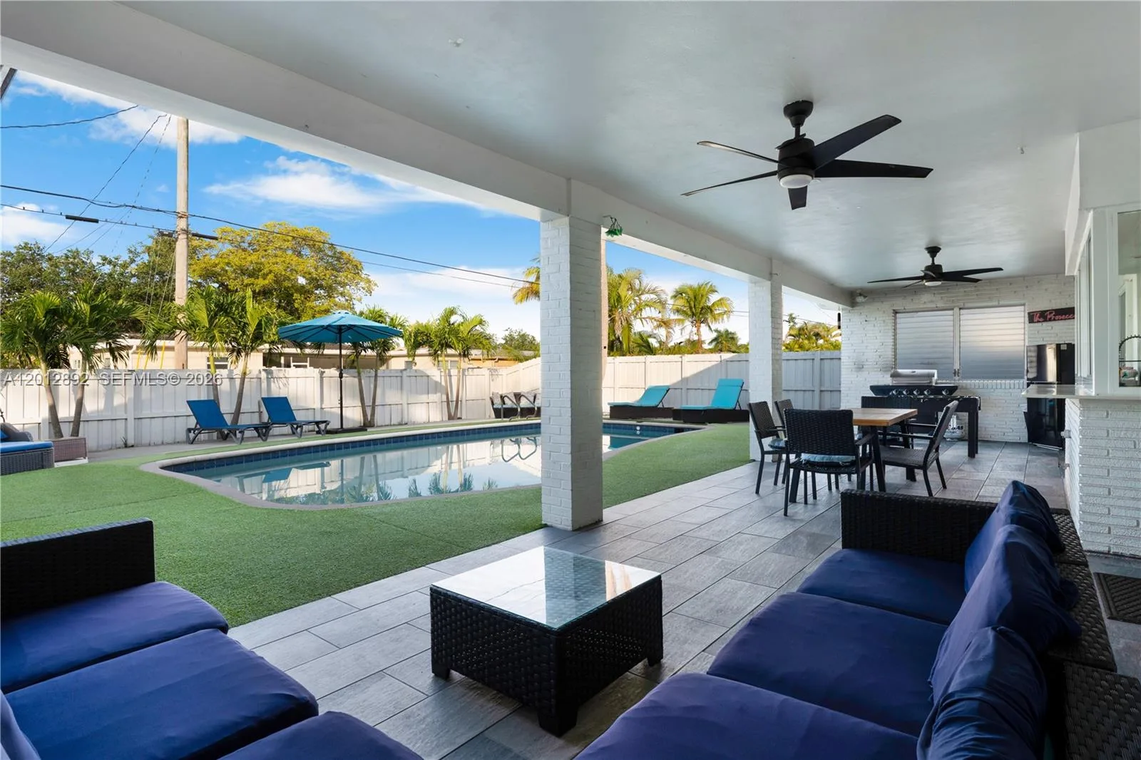 632 S Crescent Dr, Hollywood, FL 33021