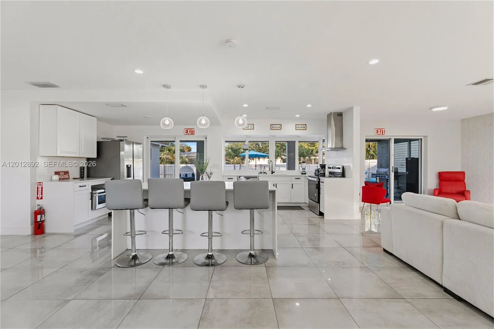 632 S Crescent Dr, Hollywood, FL 33021 photo 4
