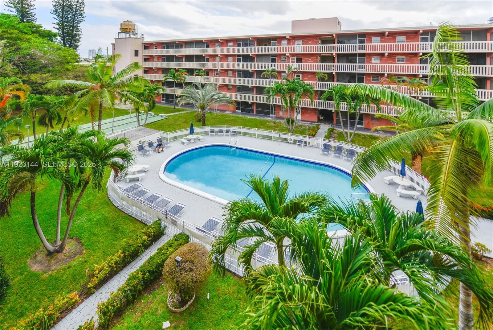 200 NE 12th Ave # 6D, Hallandale Beach, FL 33009